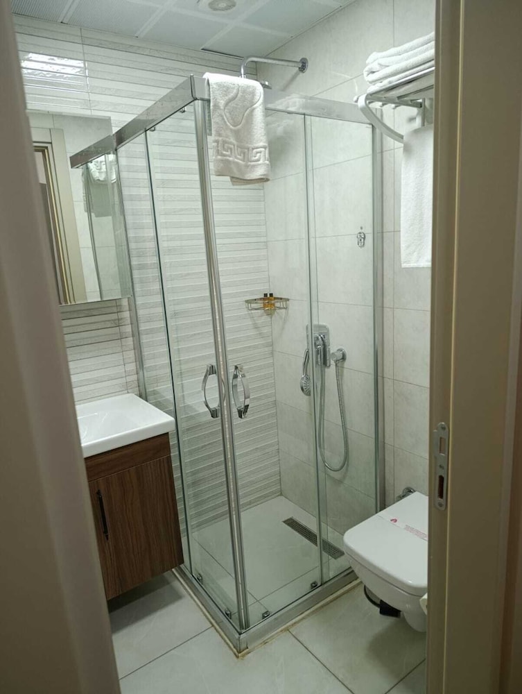 Zenia Otel 48/50