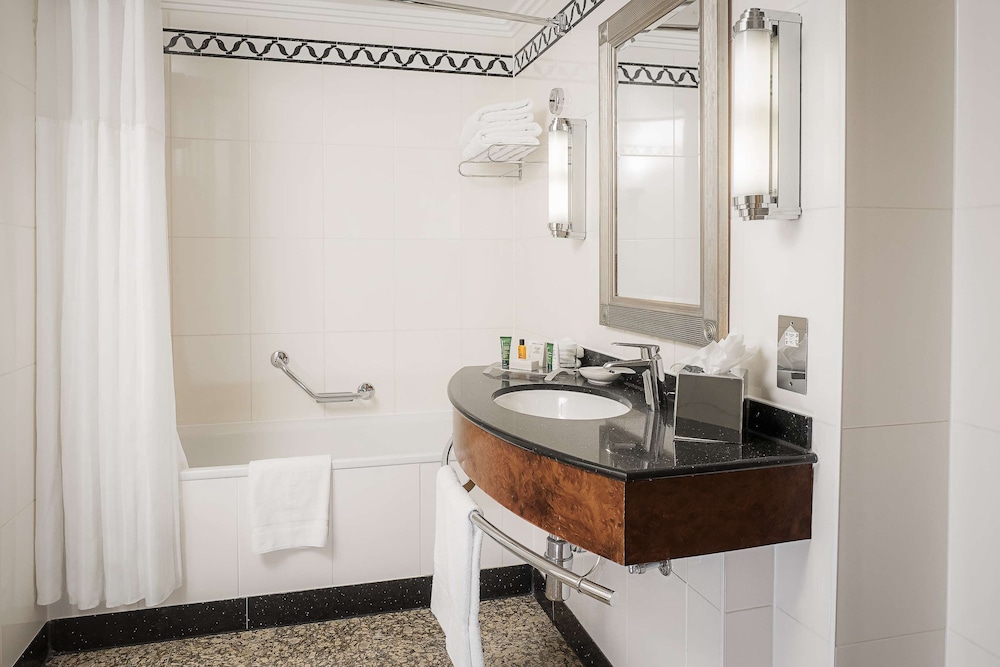 Hilton London Paddington 32/84