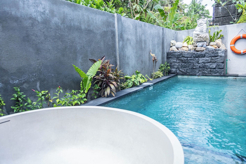 Yana Villas Kemenuh 62/68