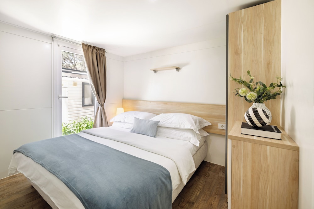 Mobile Home, Double and Twin Beds