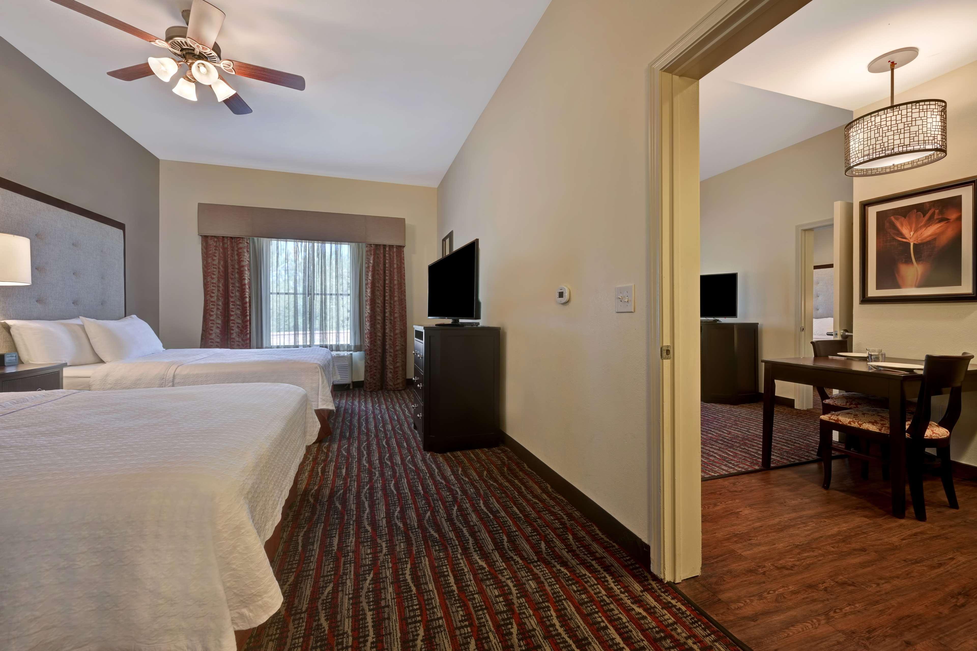 2 Bedrooms, Suite, King Bed, 2 Queen Beds, 2 Bathrooms