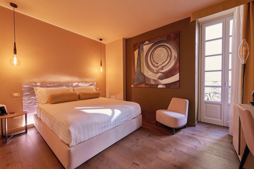 Deluxe, Double Bed