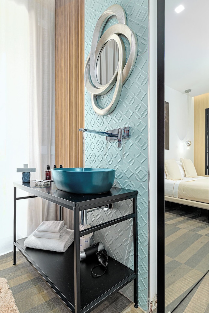 Kkult Boutique Hotel 55/57