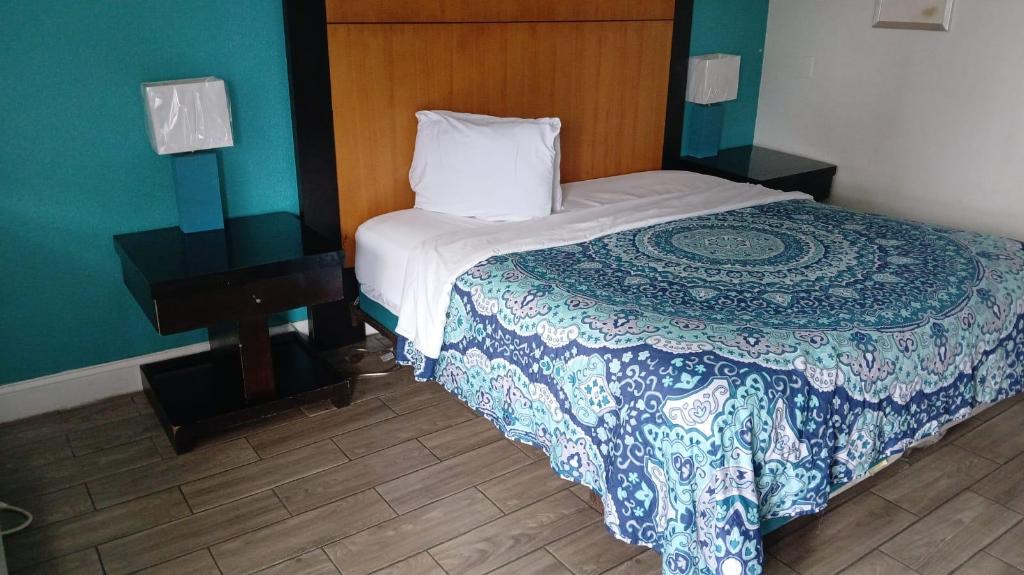 Suite, King Bed, Sofa