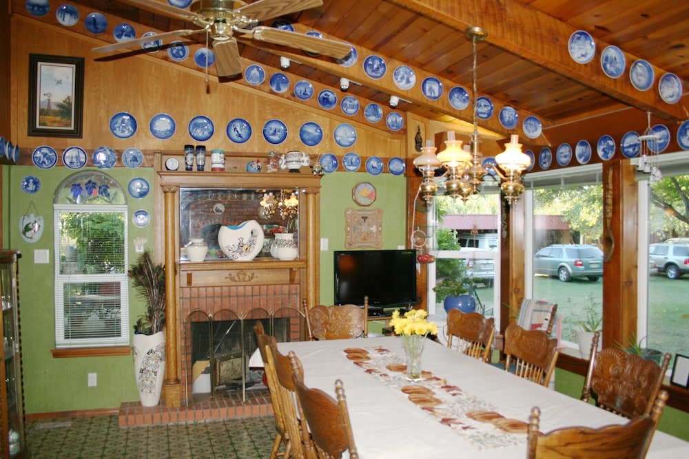 Red Horse Vineyard Bed & Breakfast 7/66