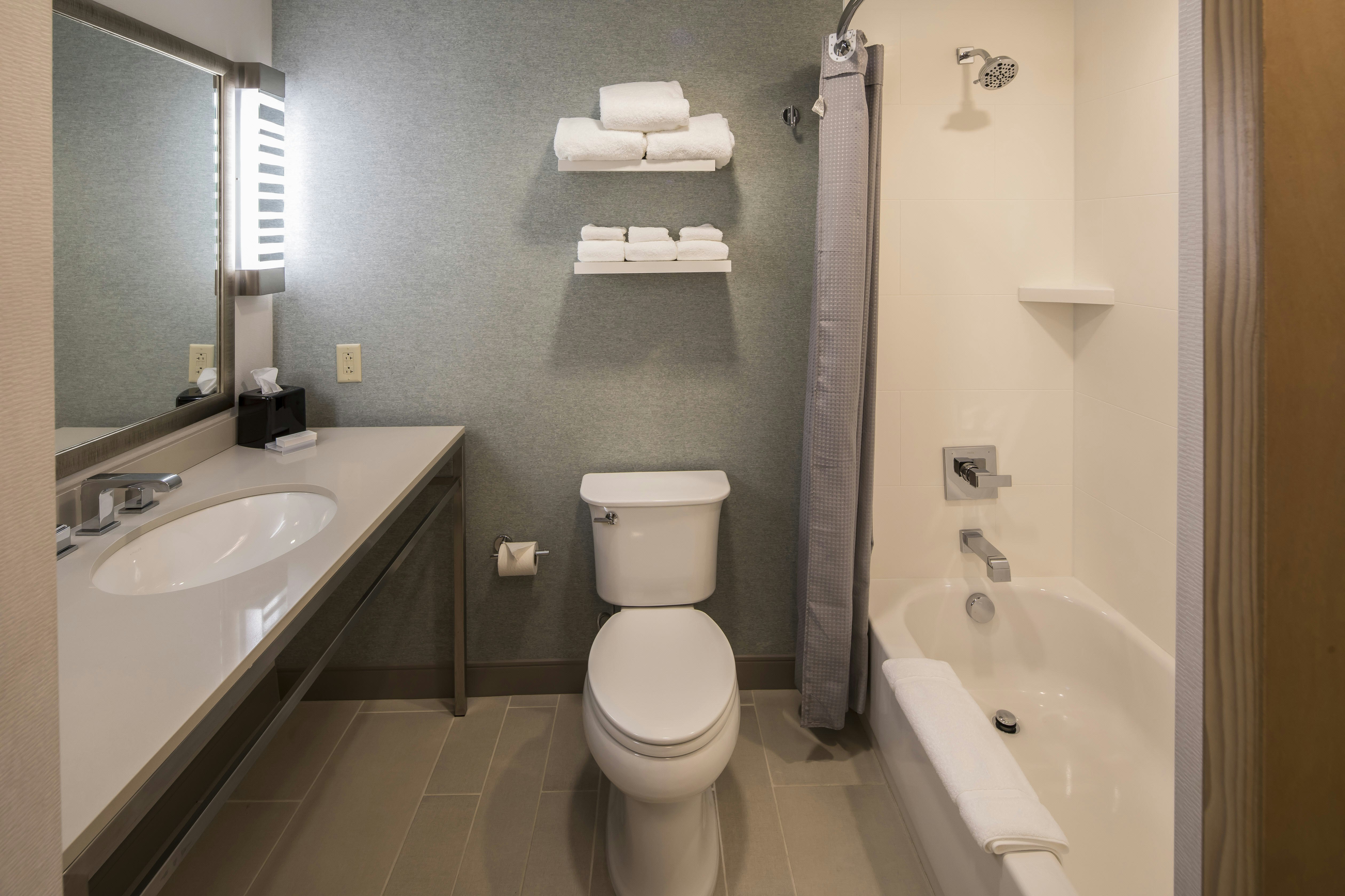 Room, King Bed, Runway View، HILTON GARDEN INN PITTSBURGH AIRPORT 4/5