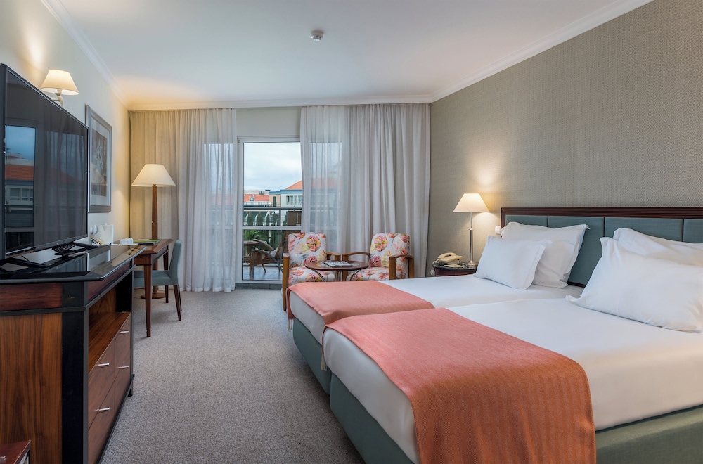 غرفة بسريرين منفصلين بإطلالة جزئية على البحر، Pestana Grand Premium Ocean Resort 4/10