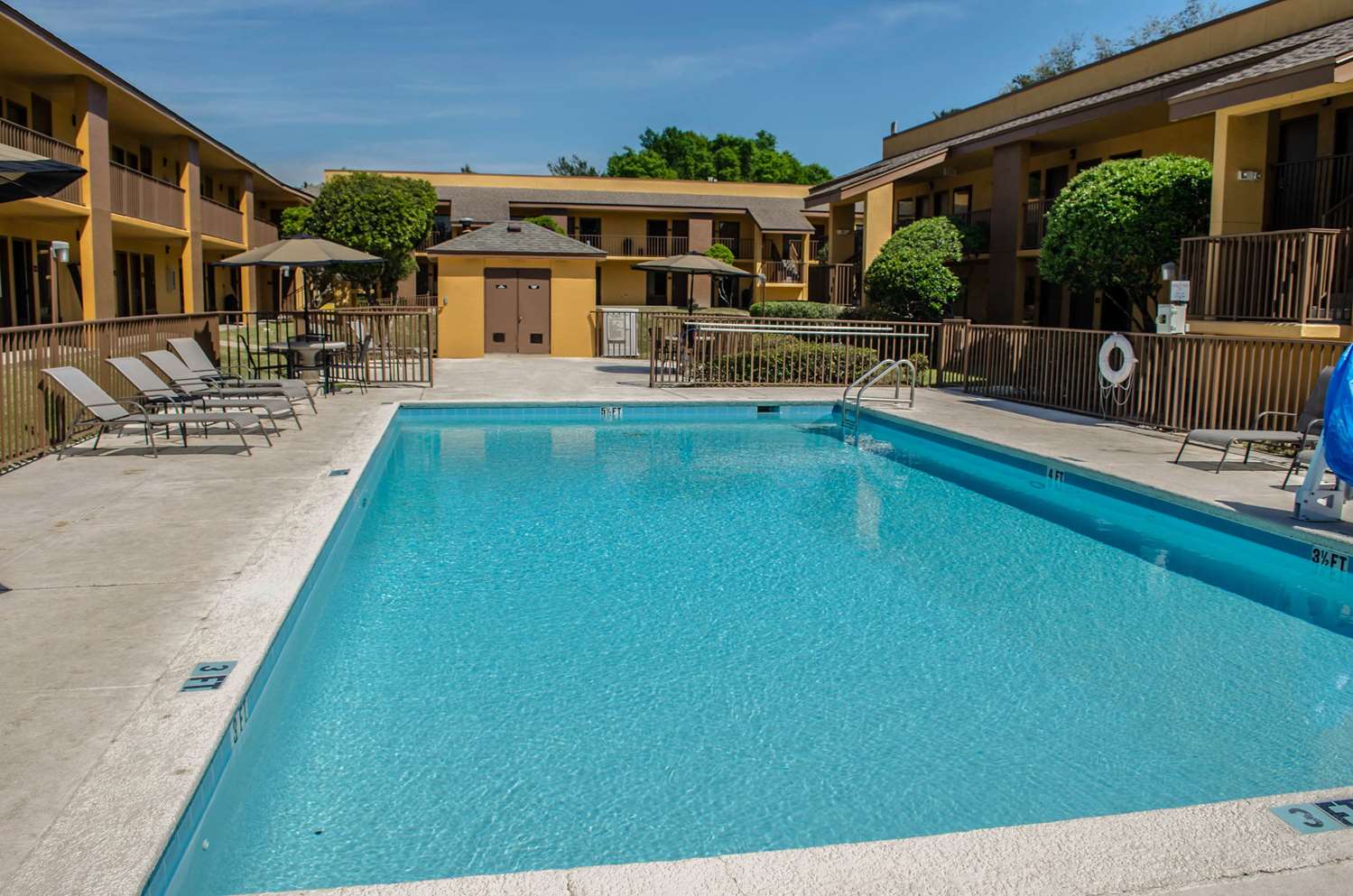 Days Inn by Wyndham Eglin AFB 14/20