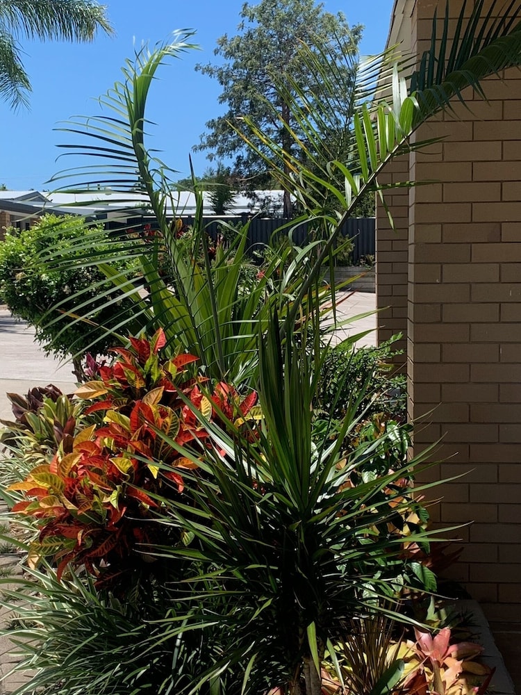 Shady Rest Motel 42/48