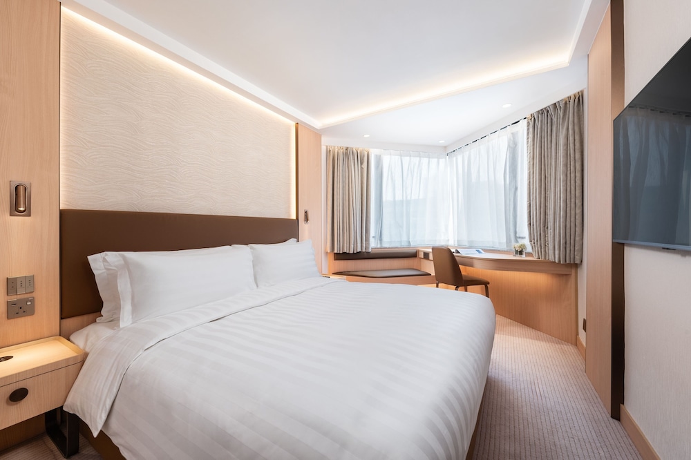 Renovated, Deluxe, Queen Bed