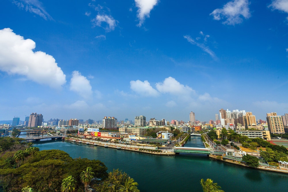 CHECK inn Express Kaohsiung Love River 57/66