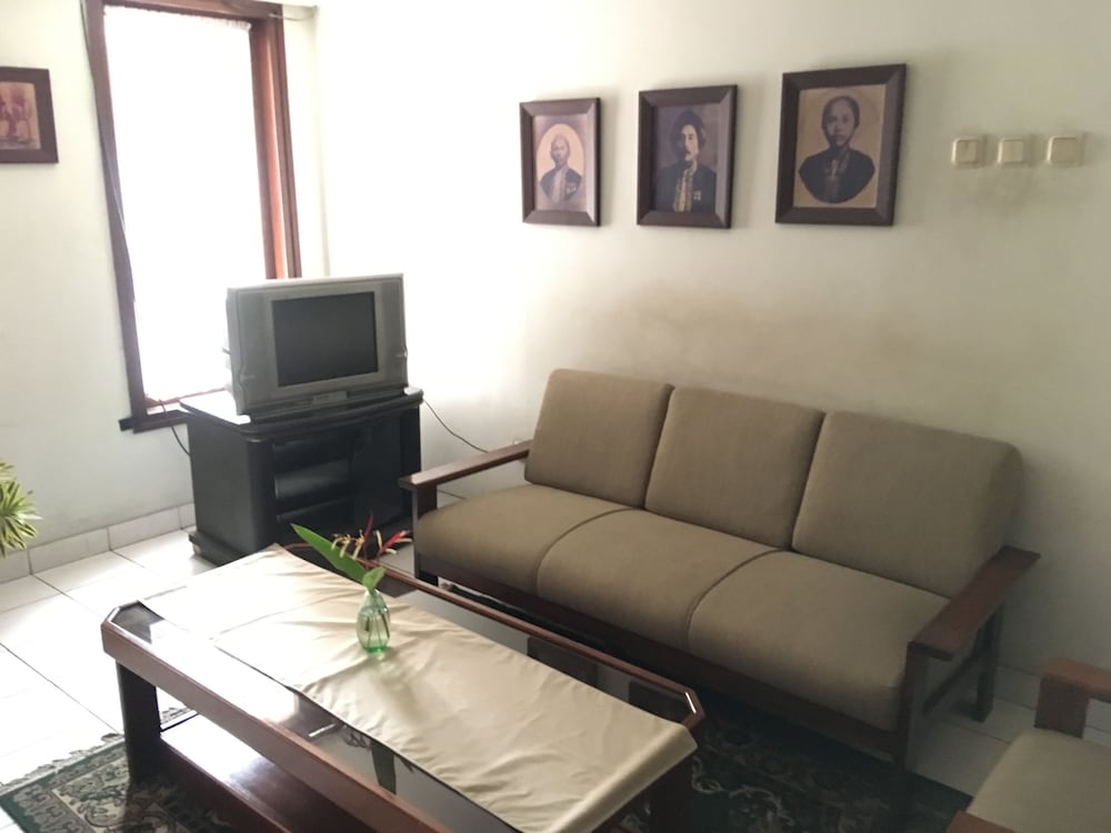 Paniisan Hotel 14/24