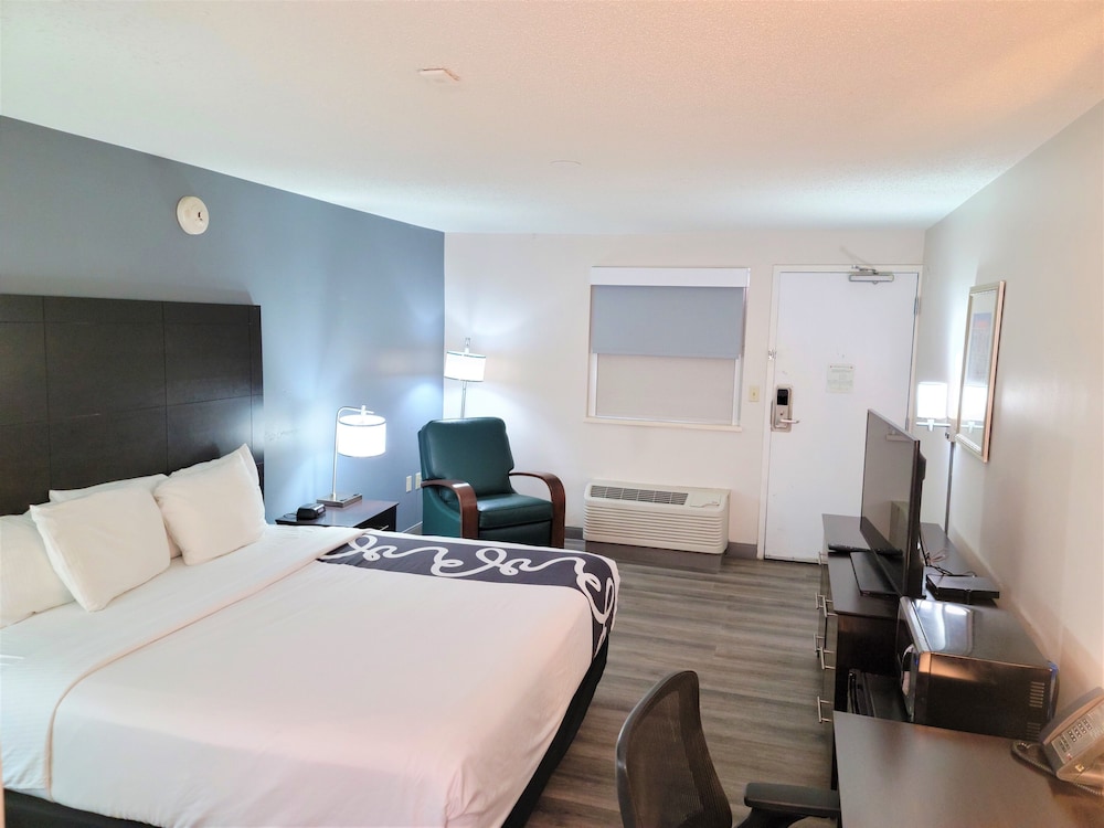 La Quinta Inn by Wyndham Tampa Near Busch Gardens 33/66