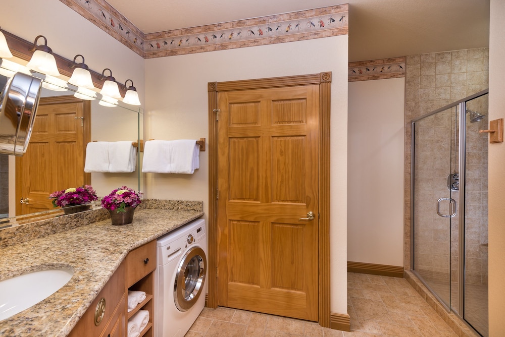 1 Bedroom, Villa, King Bed, Sofa, Westgate Branson Woods Resort 10/10