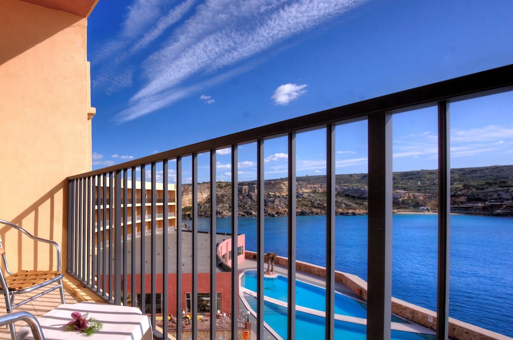 PARADISE BAY RESORT 12/80