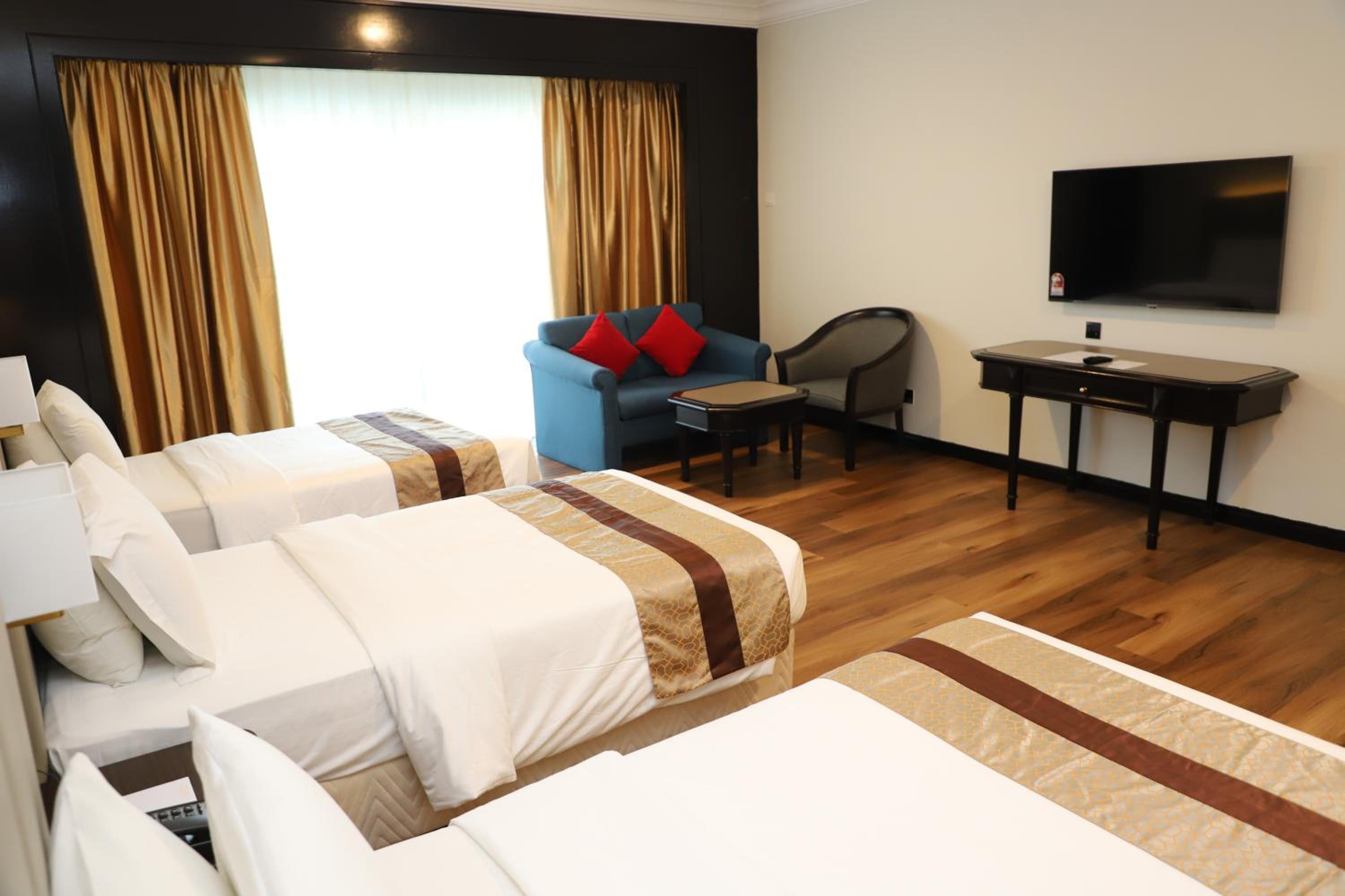 Deluxe, Triple, Single Bed, Grand Darul Makmur Hotel Kuantan 2/9