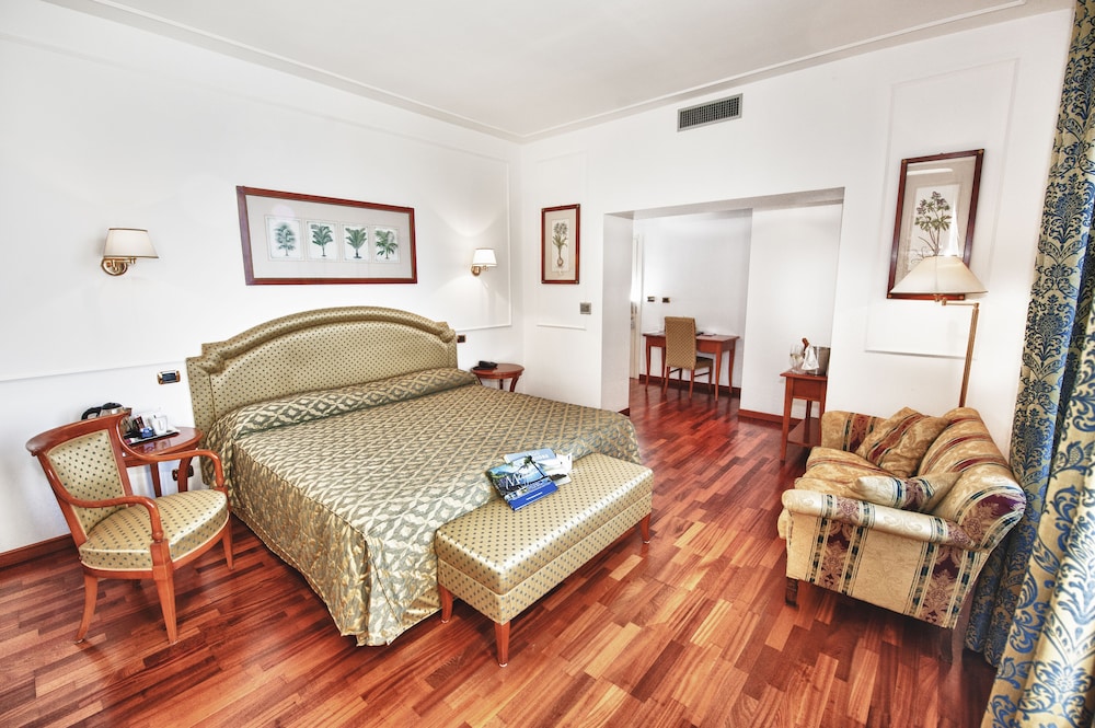 Relais Casali Della Cisterna 12/47