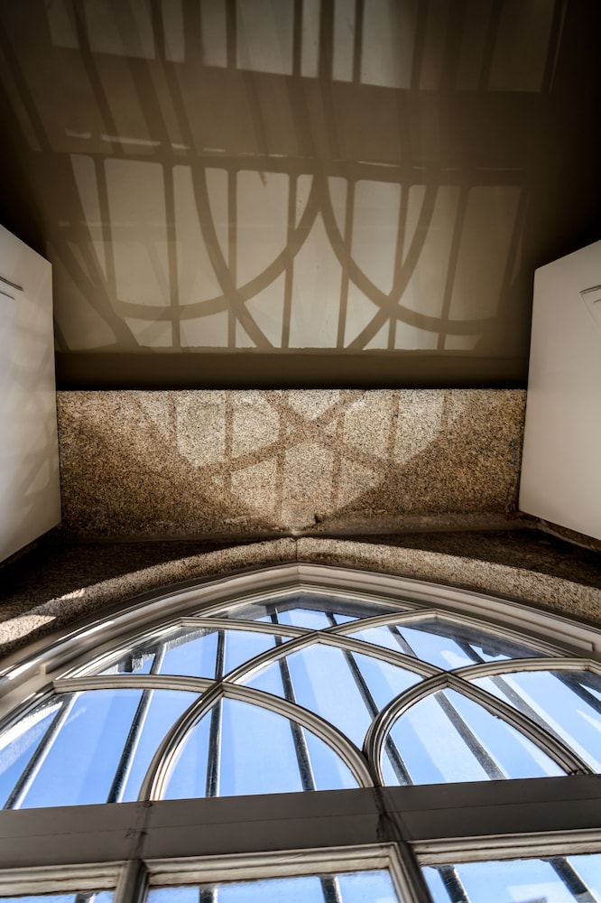 Condes de Azevedo Palace 3/50