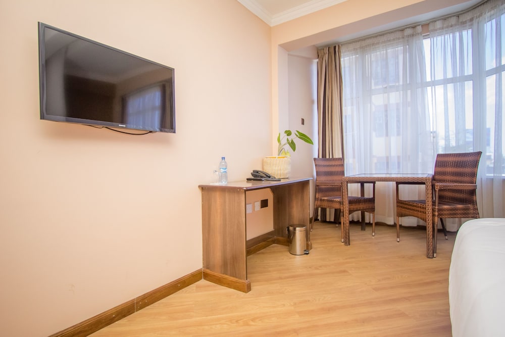 Airport Landing Hotel 44/48