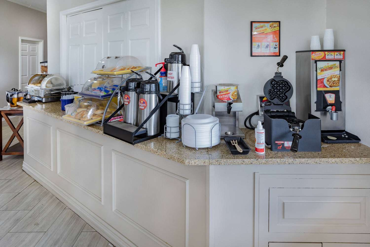 Days Inn & Suites by Wyndham Huntsville 7/14