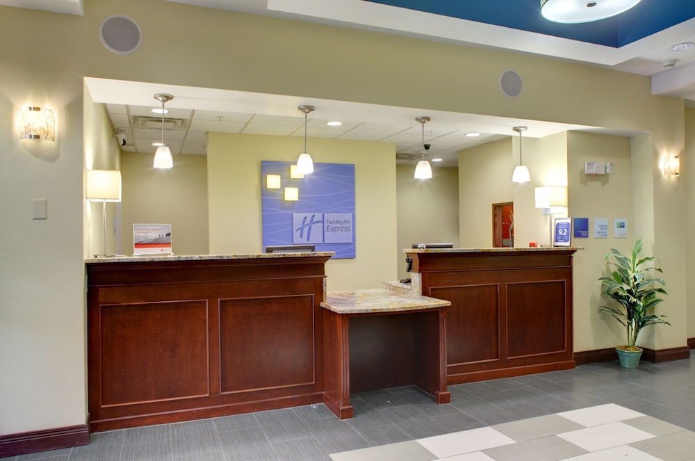 Holiday Inn Express Hotel & Suites Cross Lanes 8/75