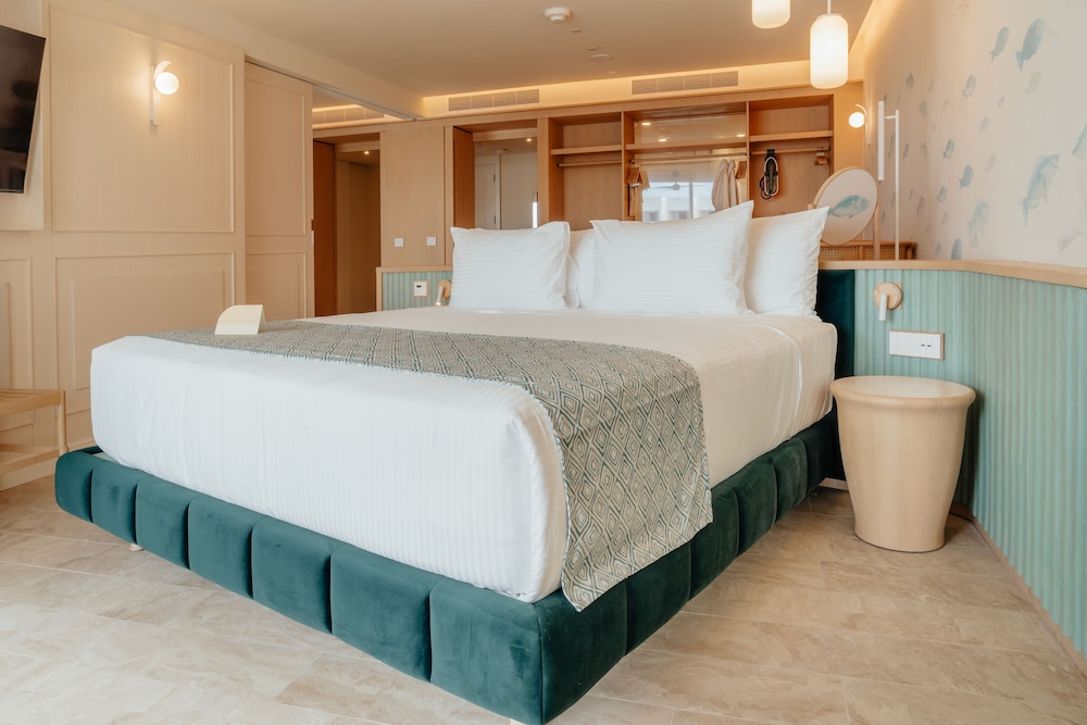 Suite, Single, King Bed, Ocean Front, Butler