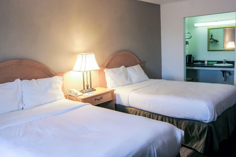 Rodeway Inn Brazil, IN 12/24