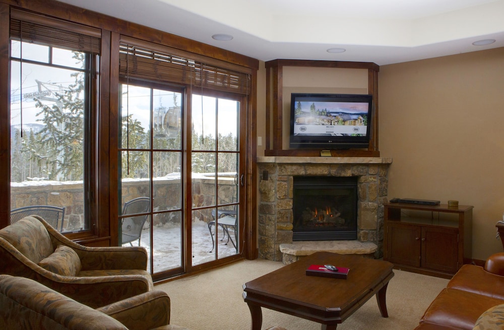 Crystal Peak Lodge 34/74