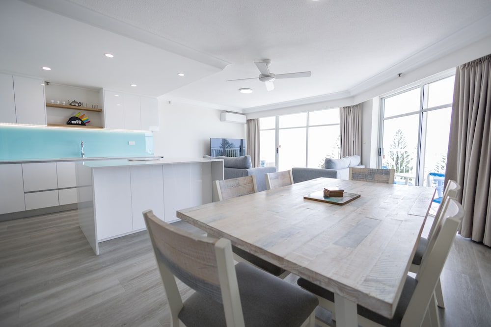 Burleigh Surf Apartments 66/77