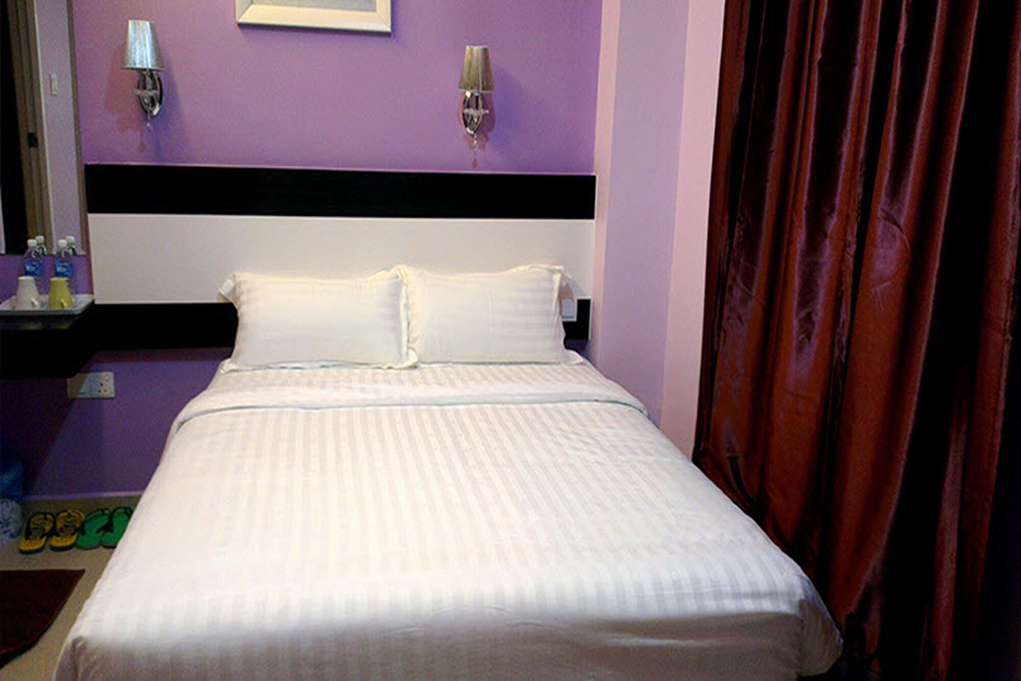 SUPERIOR, QUEEN BED