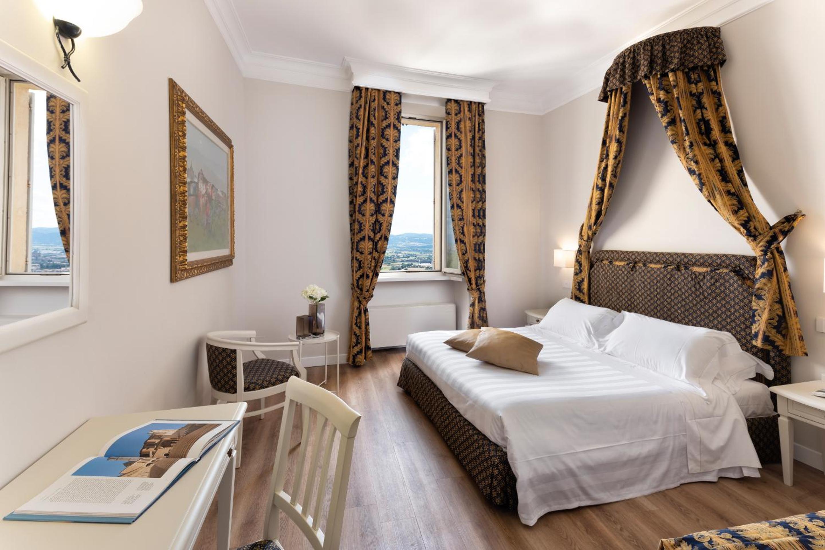 Junior Suite, Queen Bed