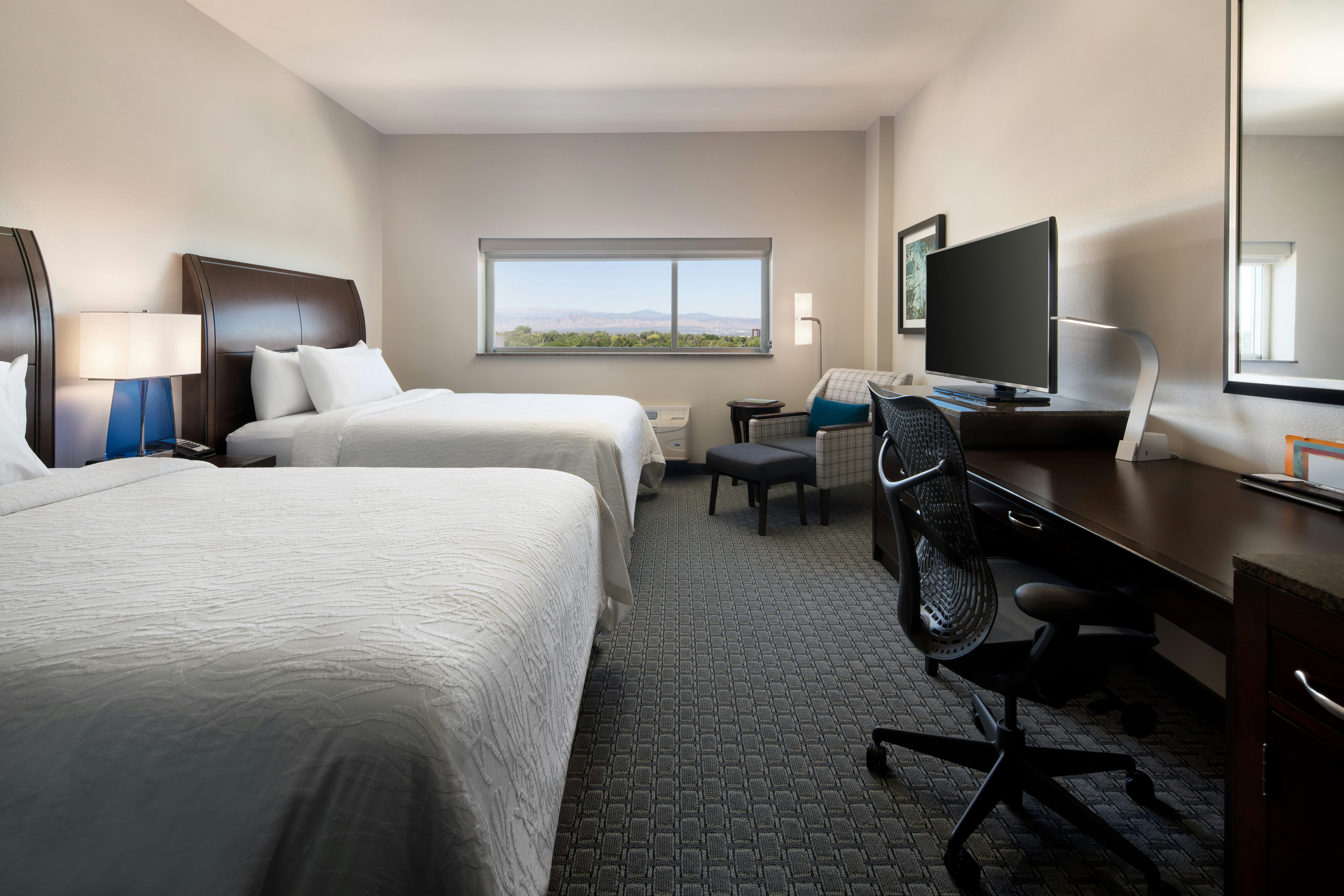 room, 2 queen beds, mountain view
