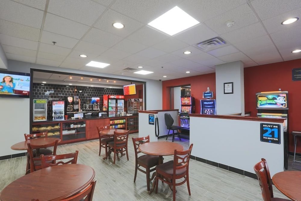 Days Inn by Wyndham Calumet Park 24/27