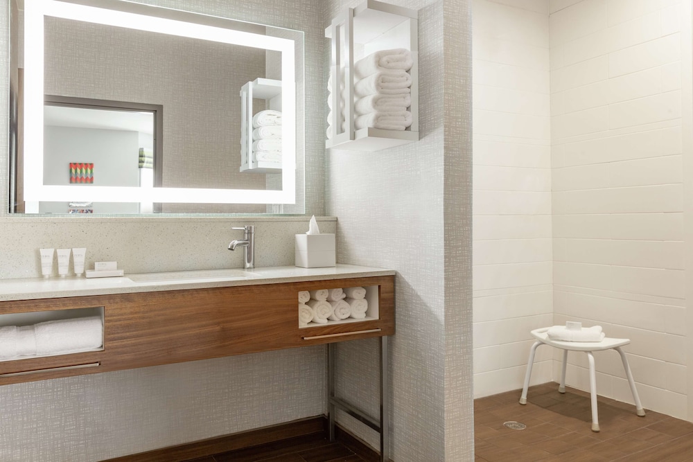 Hampton Inn & Suites Houston-Cypress Station 15/29