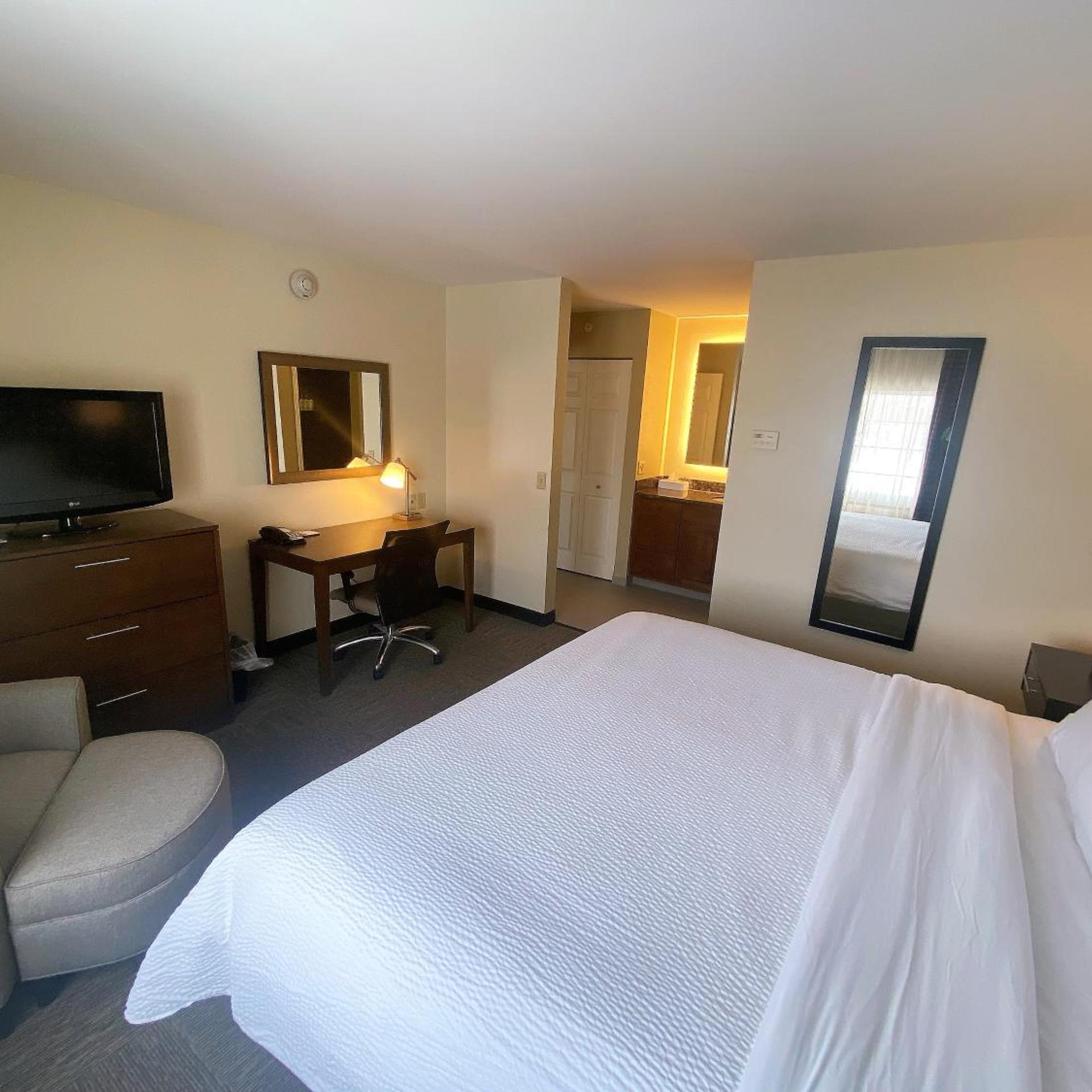 جناح ديلوكس بسرير كوين بغرفة نوم واحدة، Staybridge Suites Great Falls 4/6