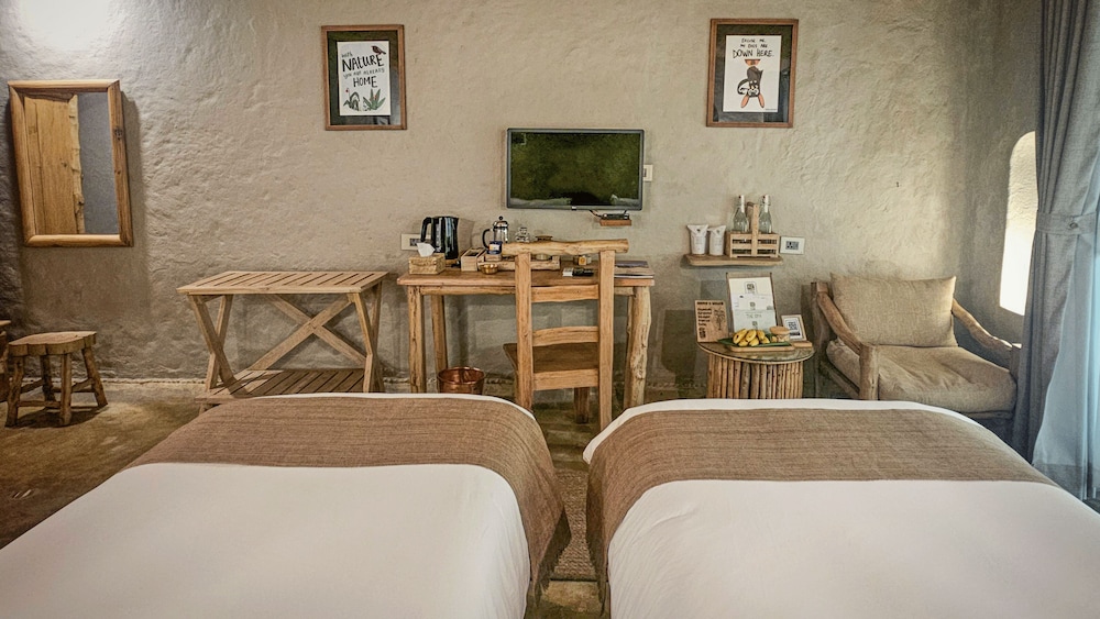 BARAHI JUNGLE LODGE 16/50