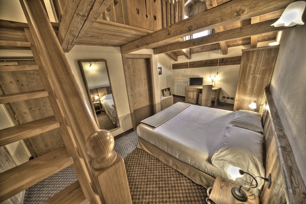 Suite, Double Bed, Two Story, Sofa