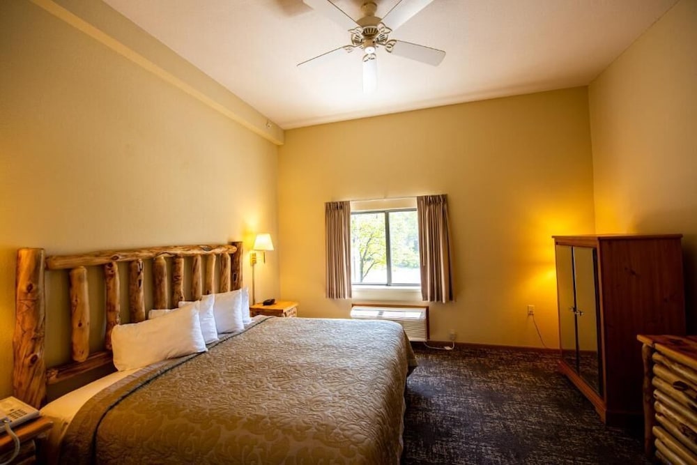 ROOM, KING BED, COURTSIDE, ACCESSIBLE