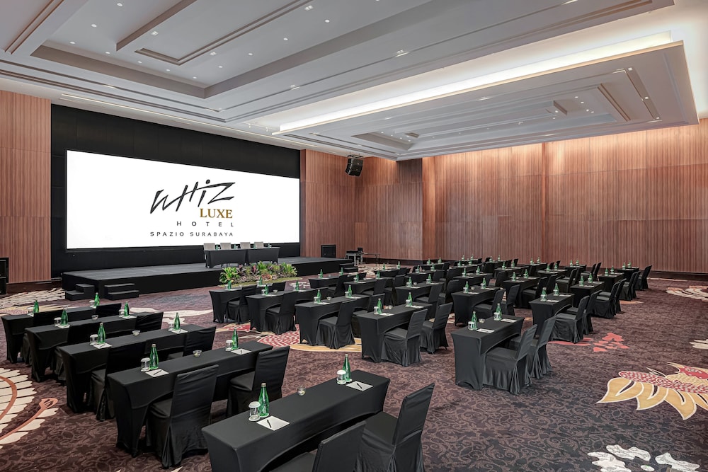 Whiz Luxe Hotel Spazio Surabaya 24/29