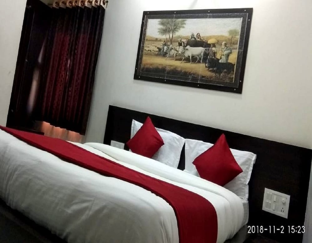 Hotel Gayatri By Sky Stays 8/22
