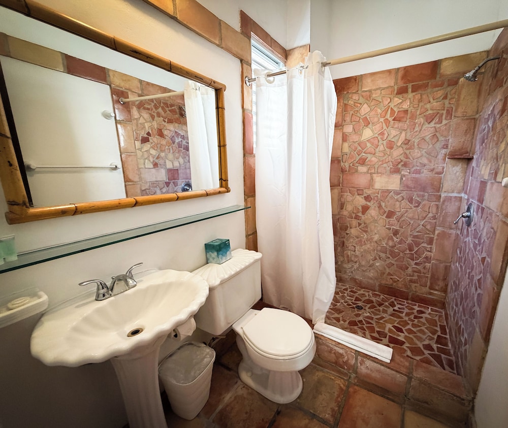 Acacia Boutique Hotel 73/75