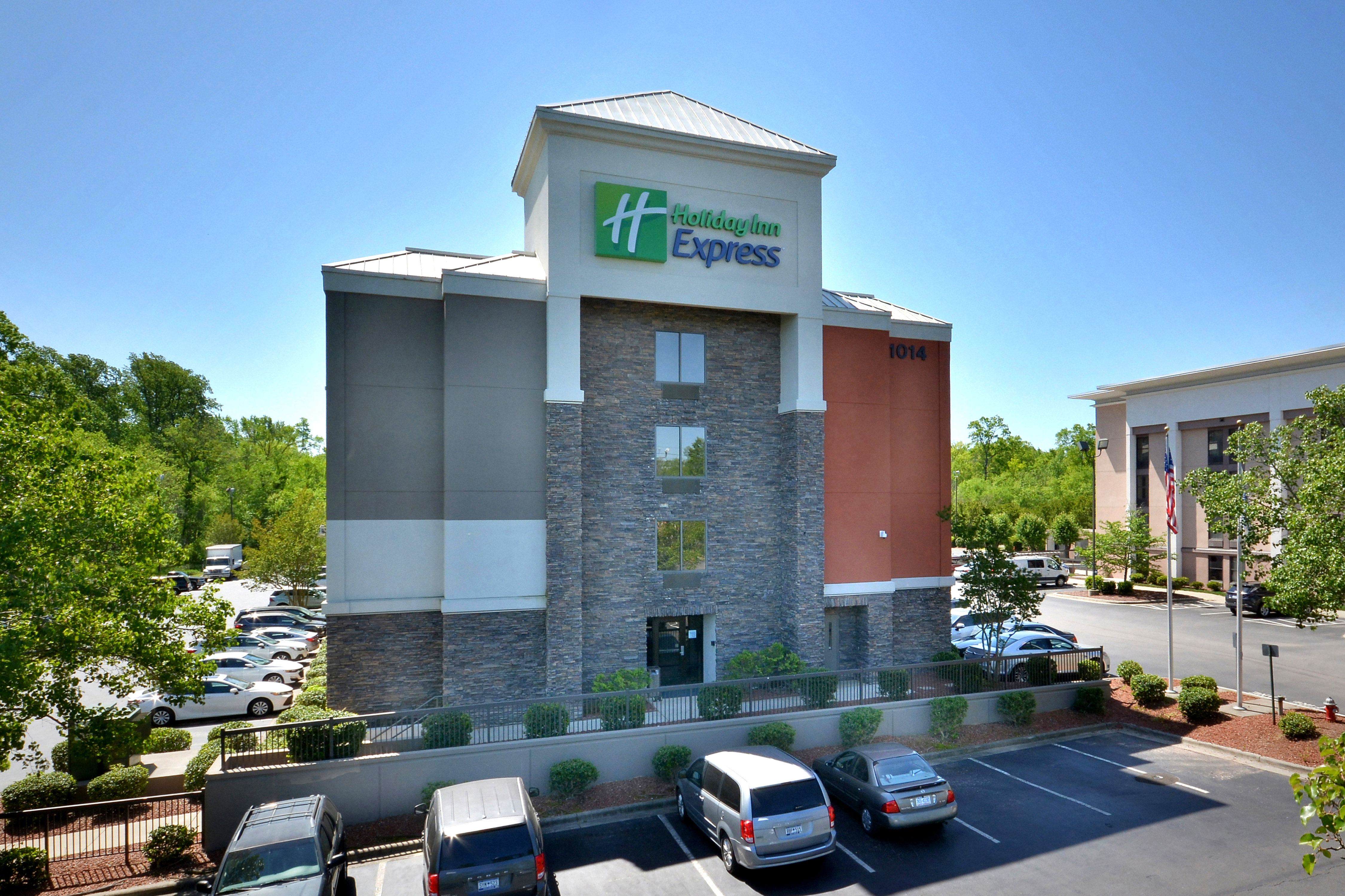 Holiday Inn Express Raleigh-Durham Airport 12/25