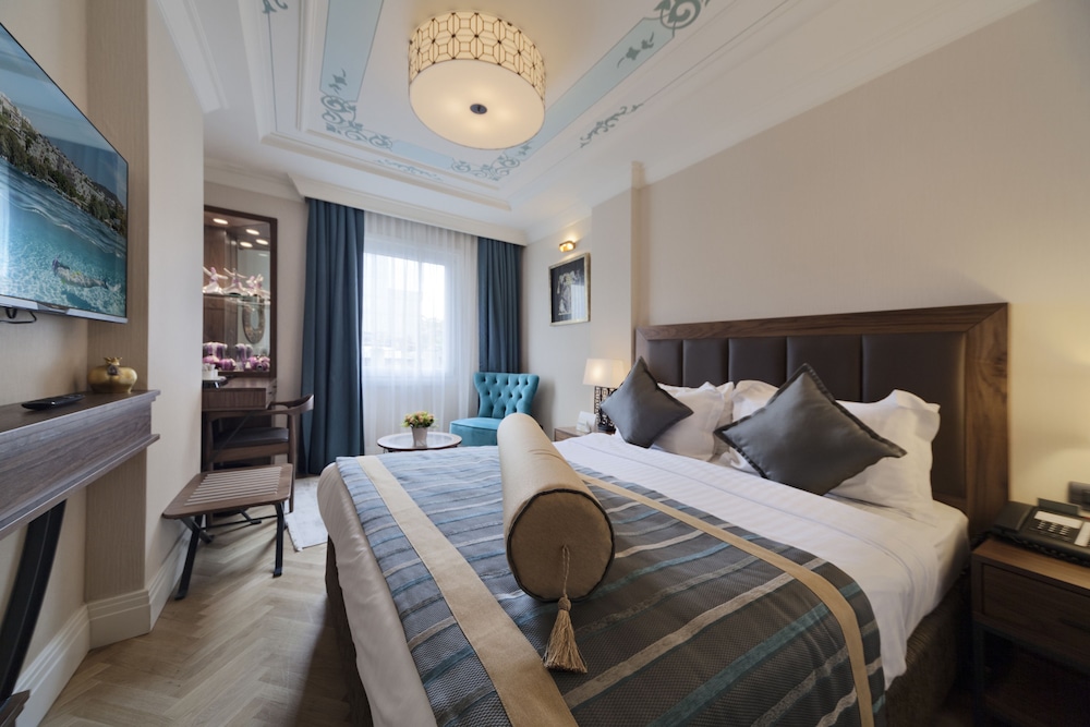 Golden Age Hotel Taksim 12/68