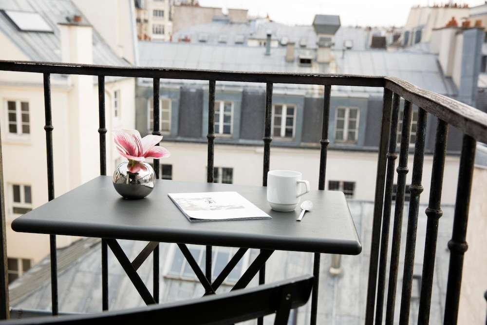 Hotel Jacques de Molay 37/44