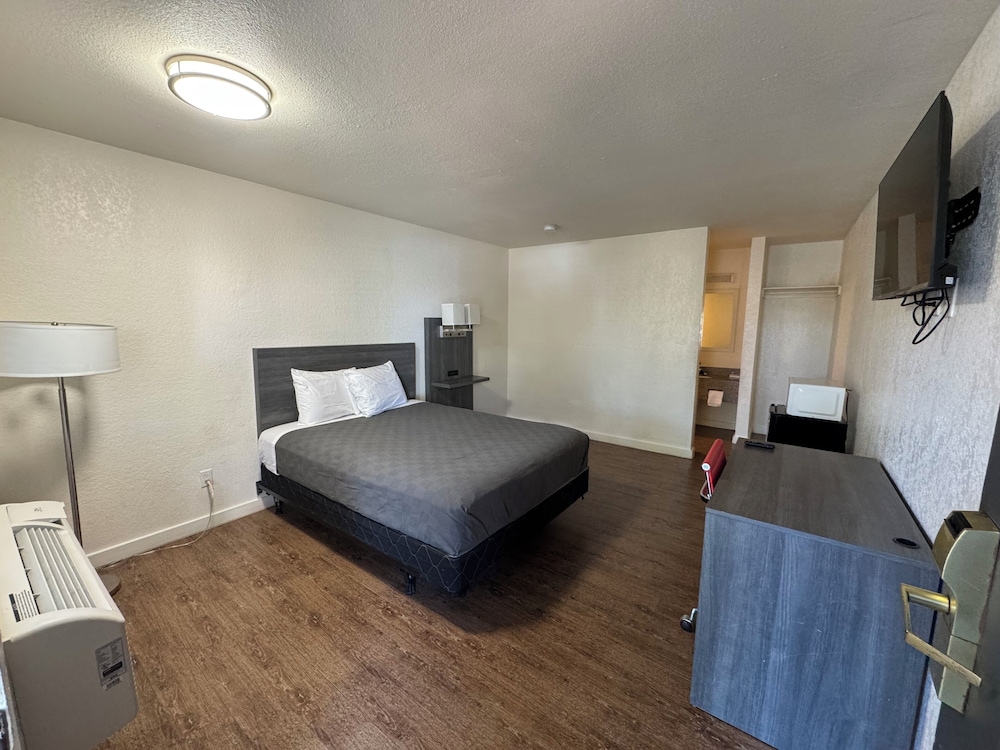 BASIC, QUEEN BED