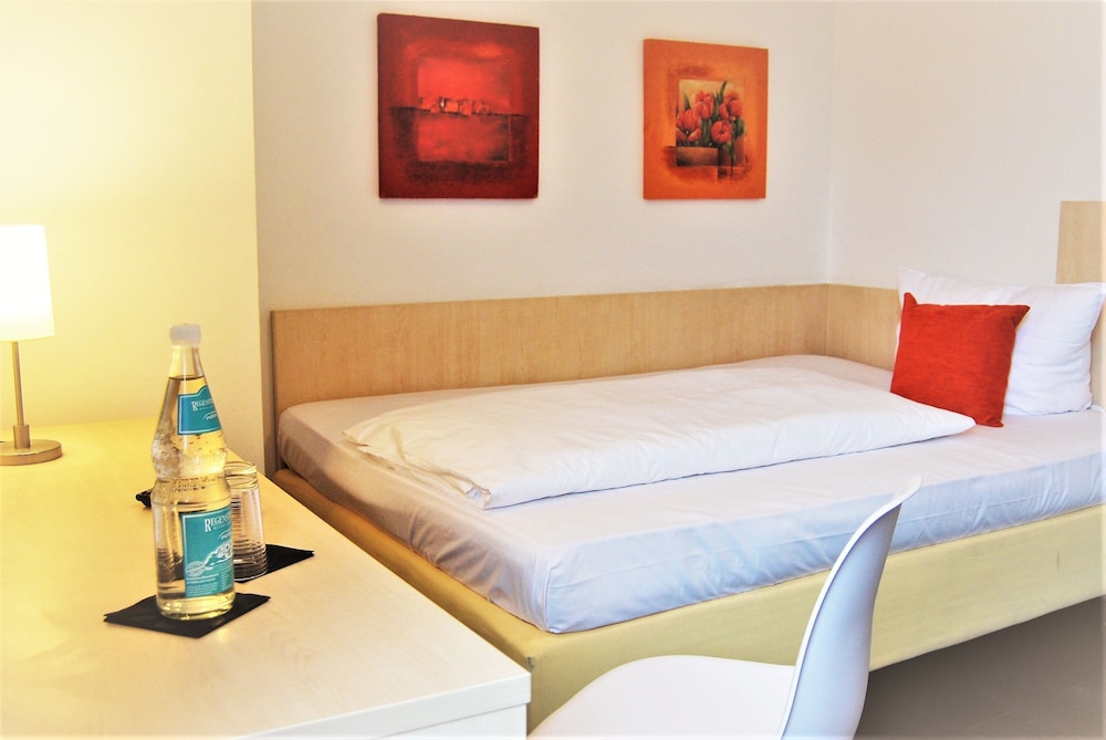 Airport Hotel Dürscheidt 32/56