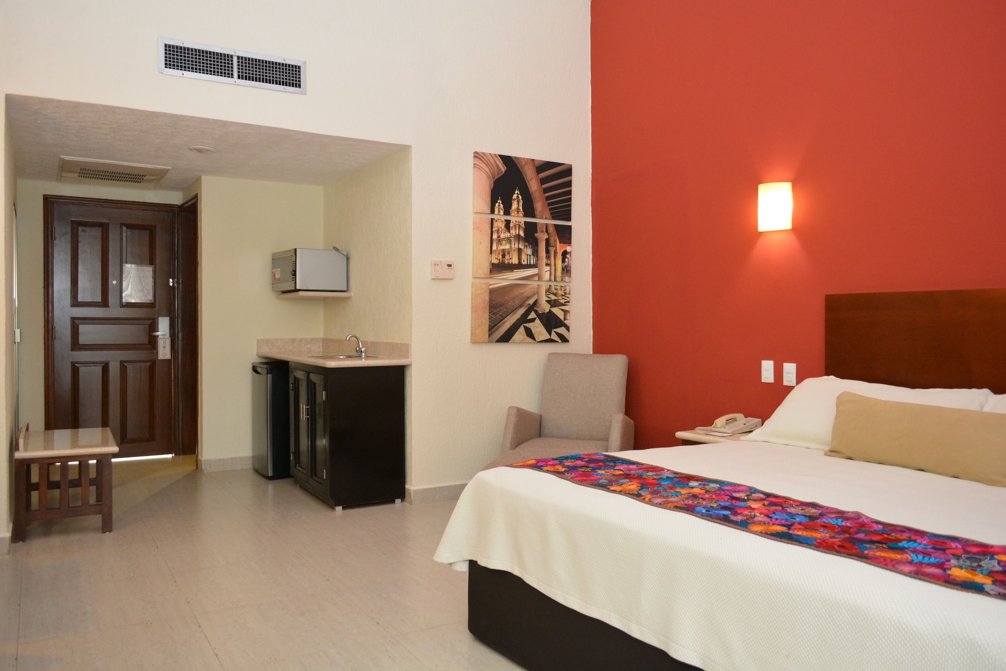ROOM, EXECUTIVE LEVEL