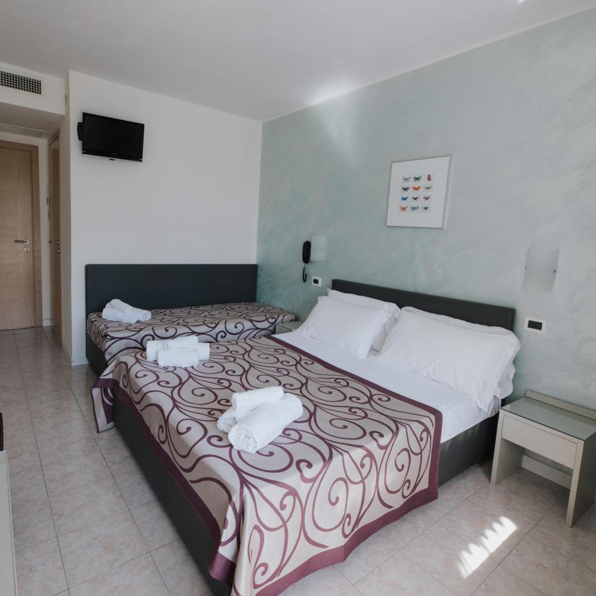 ROOM, TRIPLE