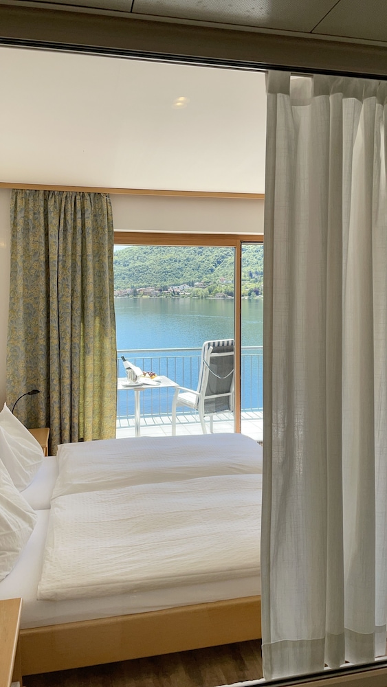 TRESA BAY HOTEL 8/32
