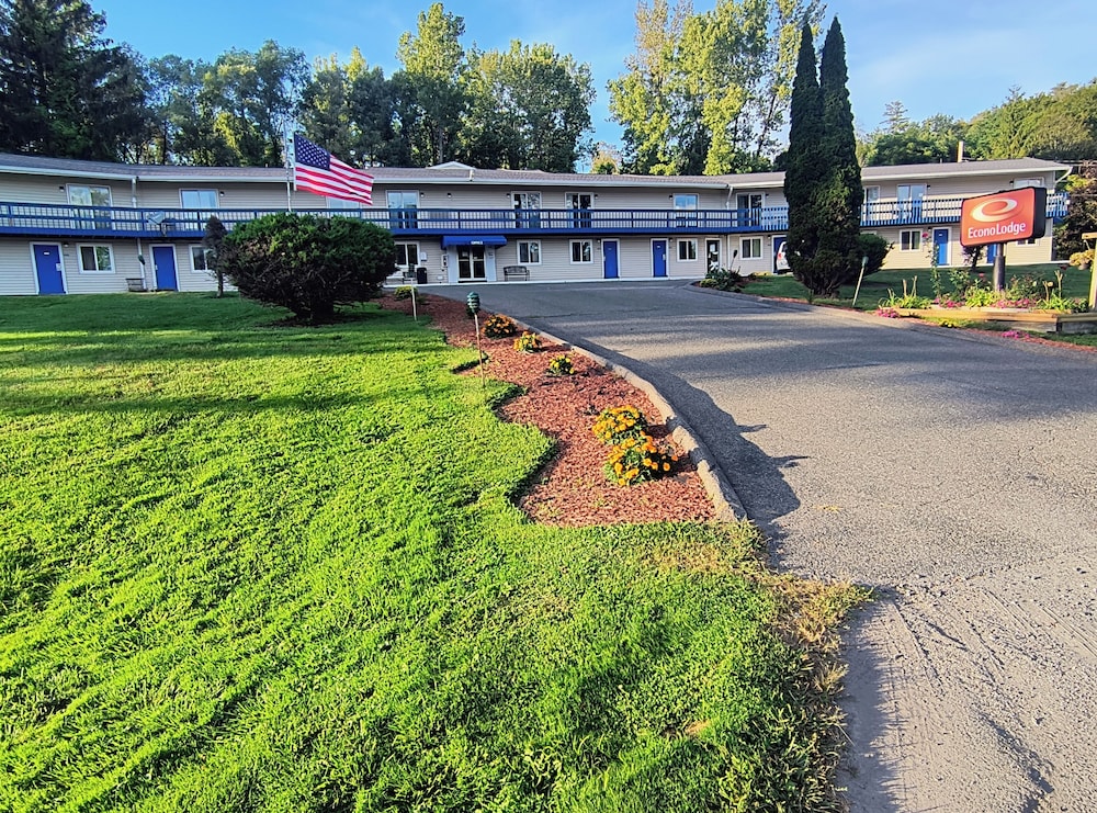 Econo Lodge Lee - Great Barrington 60/65